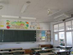 写真：エアコンが設置された教室