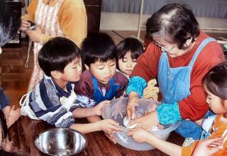 写真:おこしものつくりの様子