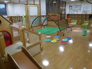 写真:中央子育て支援センター「つくしんぼ」(総合健康センター2階) プレイルーム外観