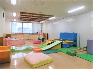 写真：中央子育て支援センター「つくしんぼ」（総合健康センター2階）　ラッコちゃんルーム外観