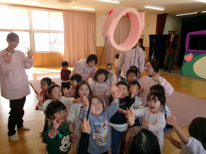 人形劇鑑賞写真（2歳児）