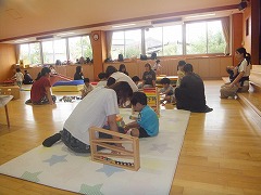 おうちの人と遊んでいる写真