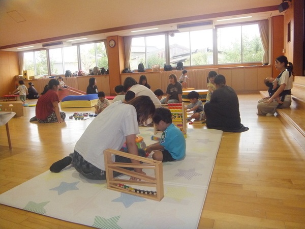 おうちの人と遊んでいる写真