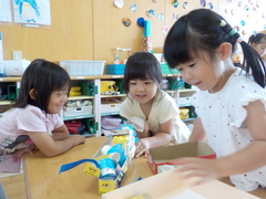 写真　人形遊び
