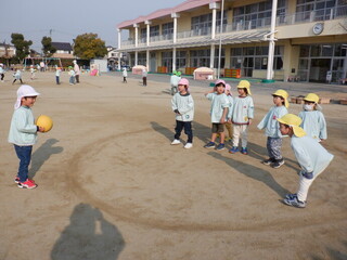 写真：年中児　遠足の様子