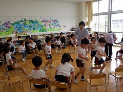 写真：リズム遊びの様子