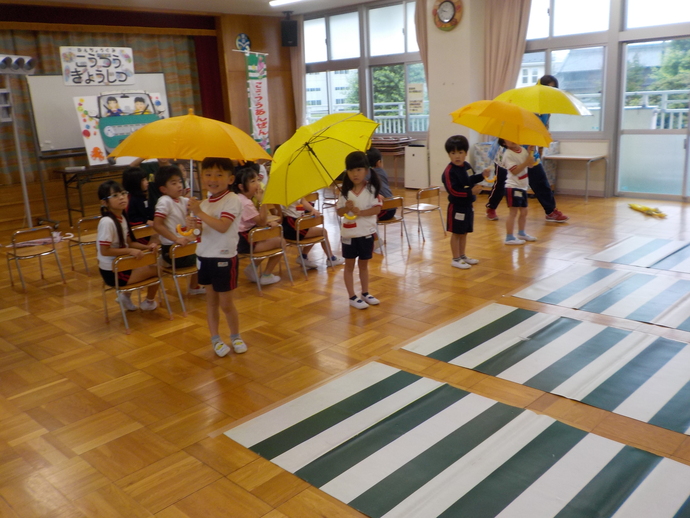 写真:苗植えの様子