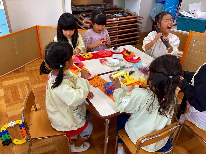 写真：年中児　おすしやさんごっこ