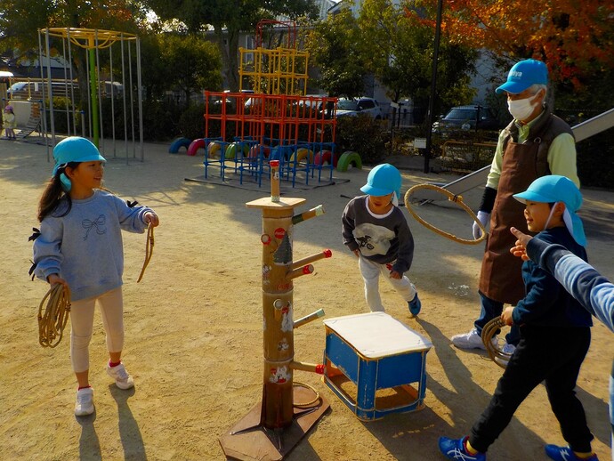 写真：年長児　輪投げ
