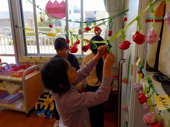 写真：年長児　いちご狩り