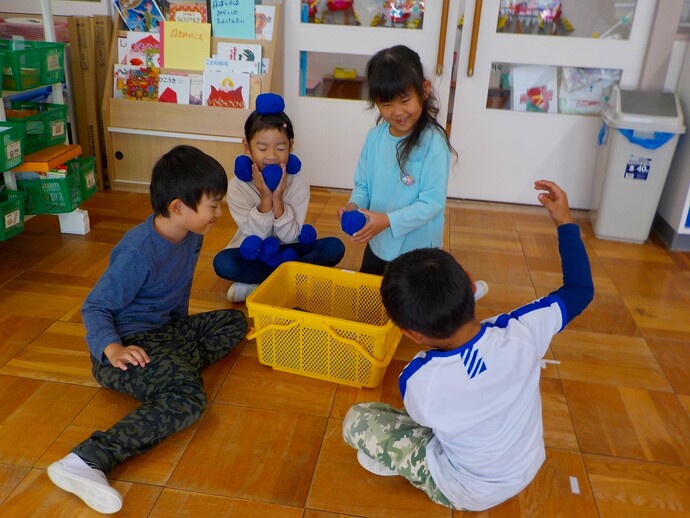 写真：年長児　おじぞうさんゲーム