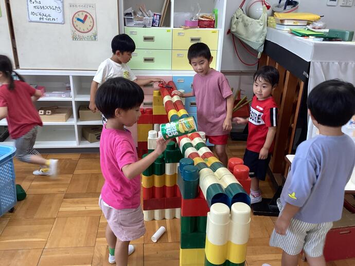 写真：年長児　コロコロコース遊び