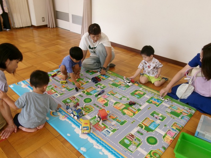 写真：乗り物遊びの様子