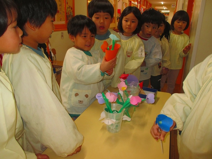写真：年中児　水遊びの様子