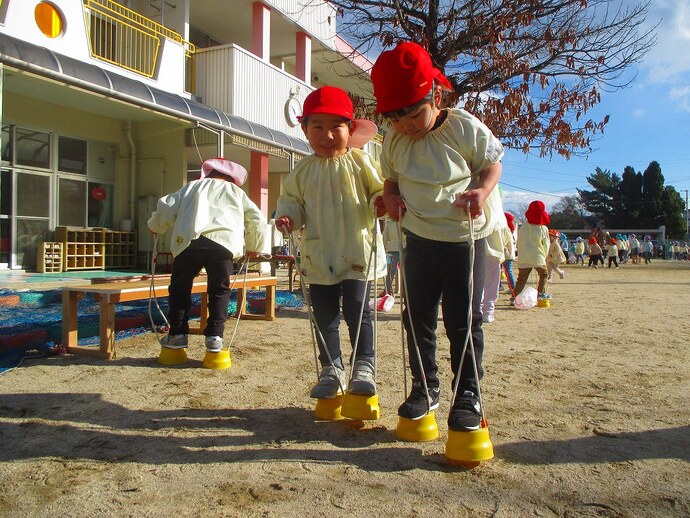 写真：年少児　ままごとの様子