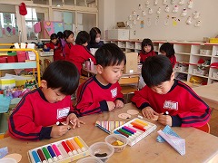 写真：年中児　ひな人形作り