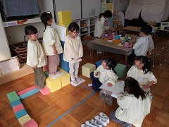 写真：年少児　ごっこ遊びの様子
