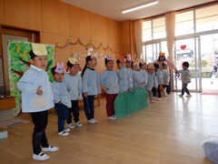 お話ごっこをしている写真