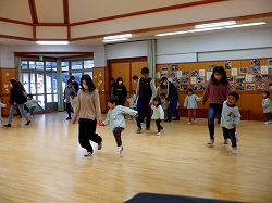 写真：年少児　親子ふれあい