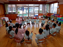 写真：年少児　ひなまつり会