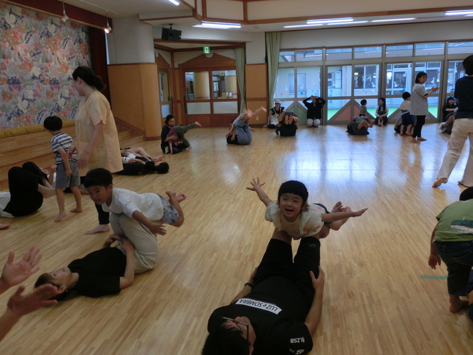 親子ふれあい遊びの写真