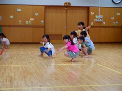 写真：年中児　リズムあそび