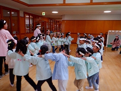 写真：年中児　ひな祭り会