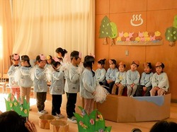 年少児 お話ごっこをする様子