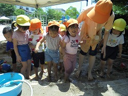 3歳児　砂遊び