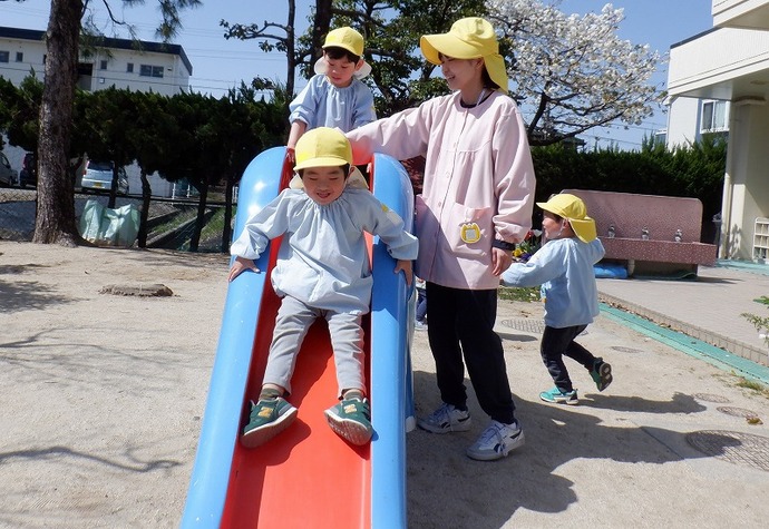 3歳児　すべりだいの様子