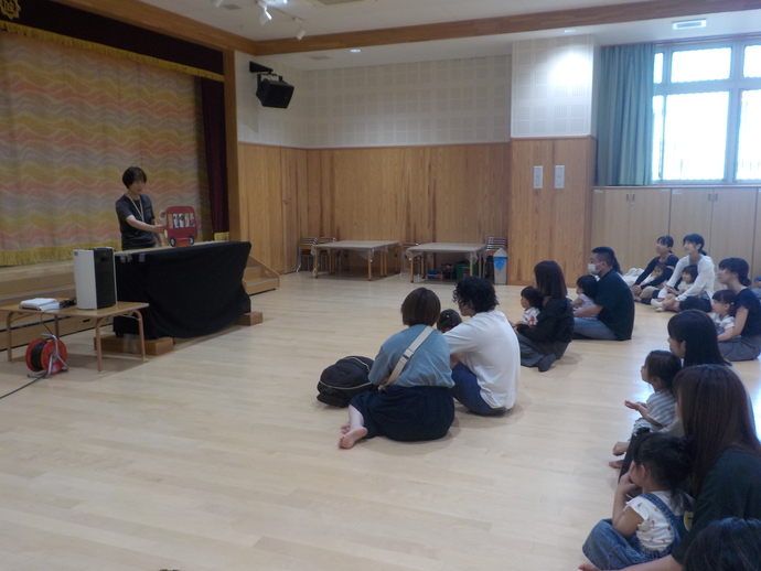 写真：みんなで遊ぶ様子