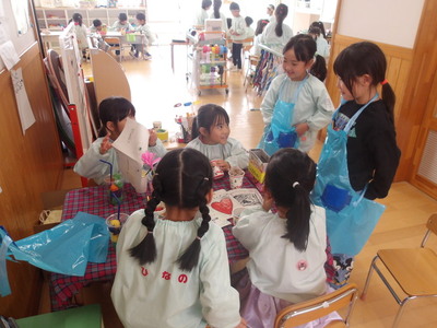 写真：年長児　お店屋さん