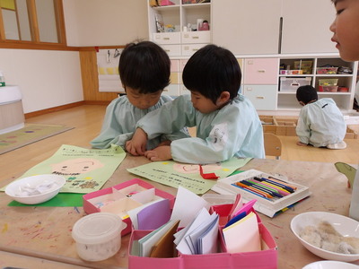 写真：年少児　色水