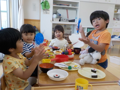 写真:年少児 風車