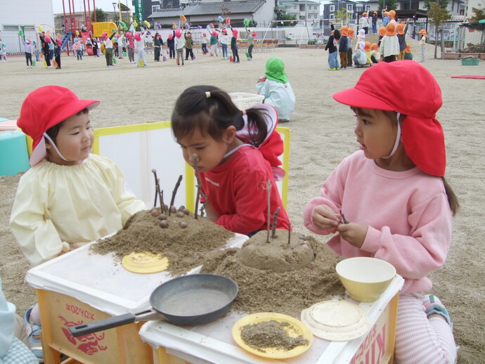 写真：年少児　山作り