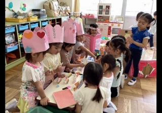 写真：ケーキ屋さんの様子