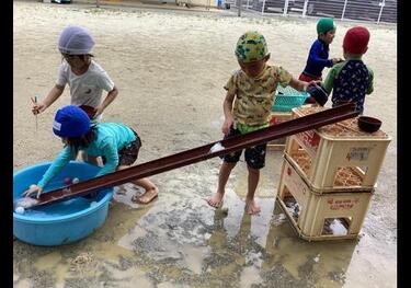 写真:みずあそびの様子