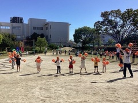 年中児　運動会で踊っている様子