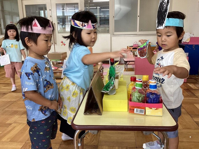 写真:年少児 お買い物ごっこの様子