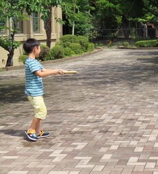 写真：作品を持って記念写真