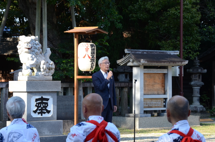 あいさつする市長