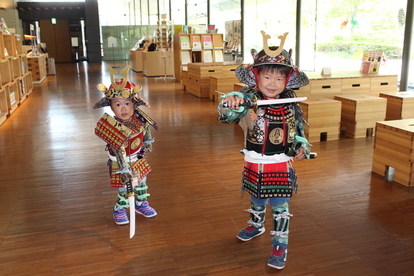 甲冑試着体験写真